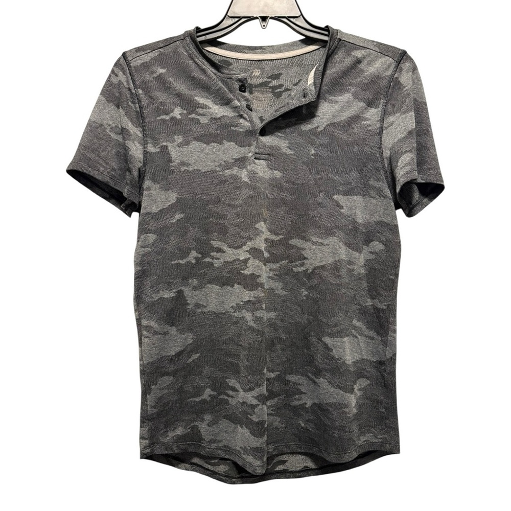 EUC All in Motion Men’s Grey Camo Knit Active Henley T-Shirt Gray Size Small